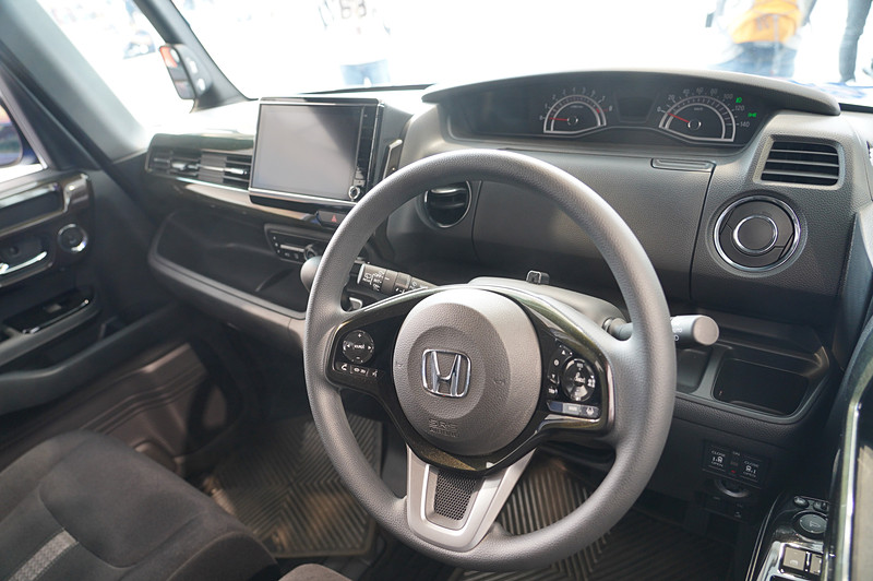 トロロッソ色のN-BOX カスタム