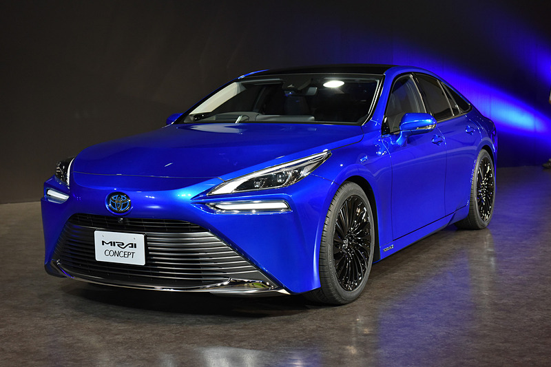 ボディカラーも新規に開発。複層工程により鮮やかさと深み感を強調した「フォースブルー マルチプルレイヤーズ」