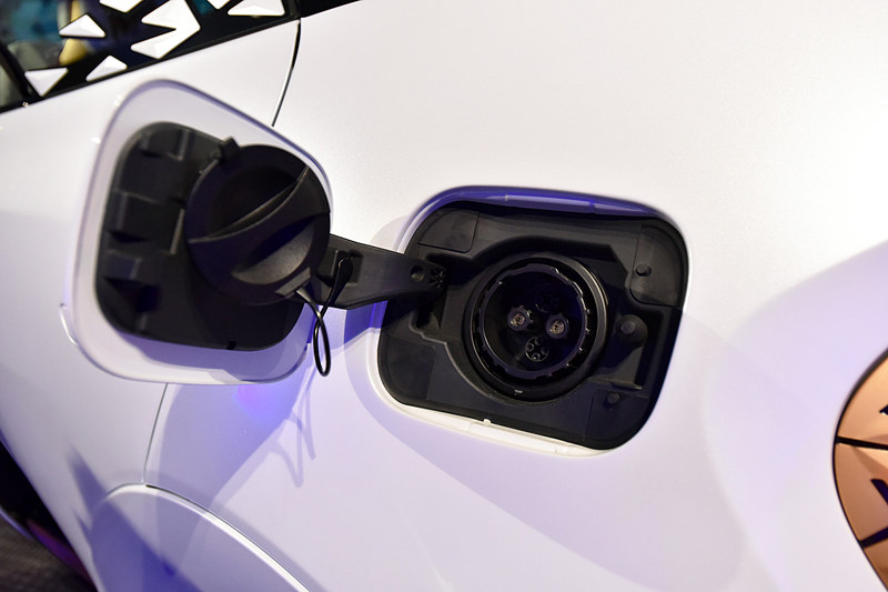 普通充電口と、急速充電口