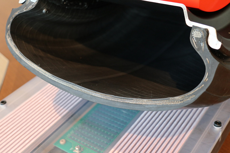 有機繊維ベルトを採用したタイヤのカット部分