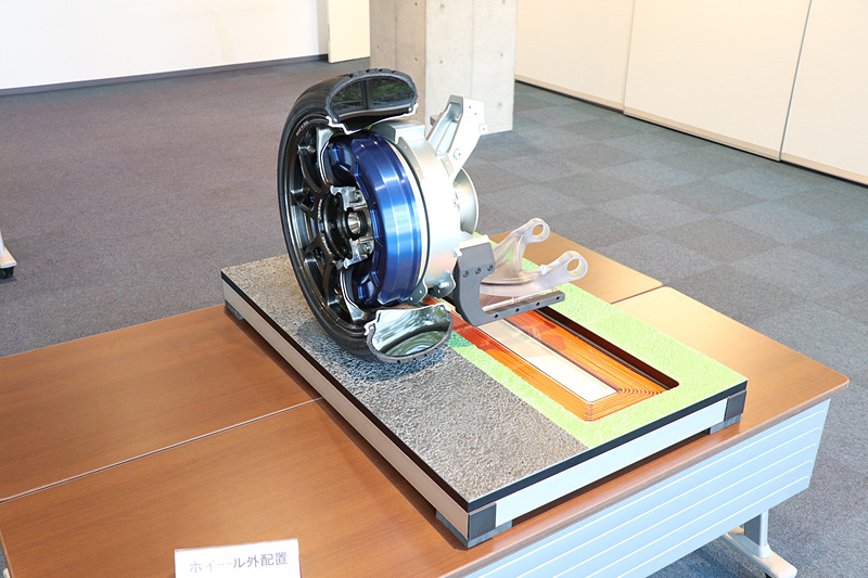 ホイール外給電タイプのカットモデル