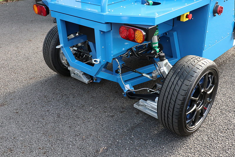 両側に「第3世代走行中ワイヤレス給電インホイールモータ」を搭載