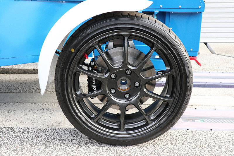 実験車の前輪は駆動していなかった