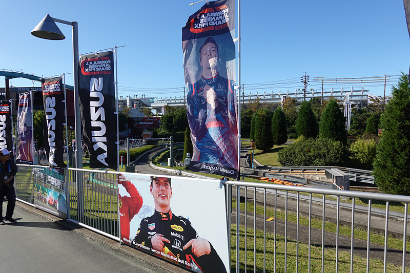 サーキット方面に向かうと、マックス・フェルスタッペン選手がお出迎え