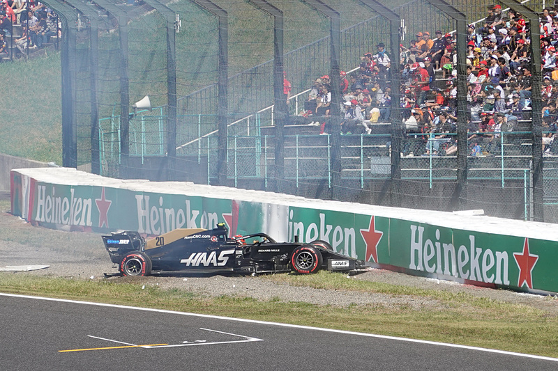 ケビン・マグヌッセン選手（20号車 ハース・フェラーリ）は最終コーナー立ち上がりでクラッシュ