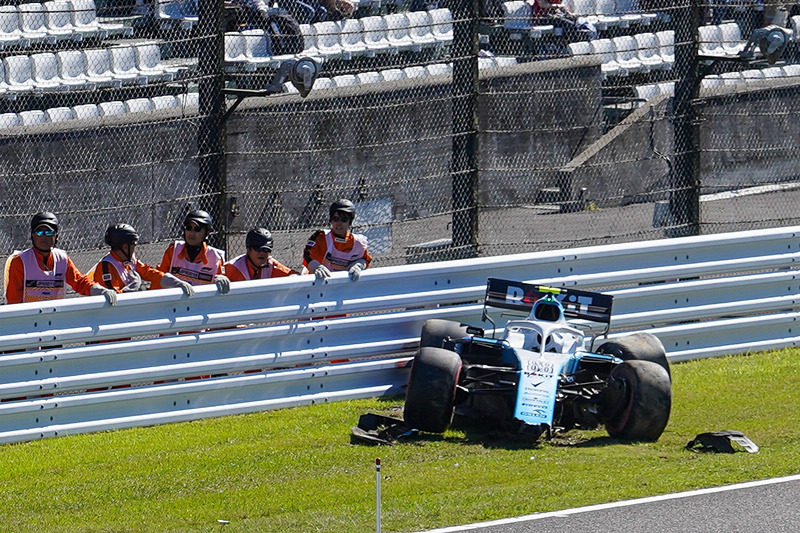 最終コーナーでスピンした、ロバート・クビサ選手（88号車 ウィリアムズ・メルセデス）