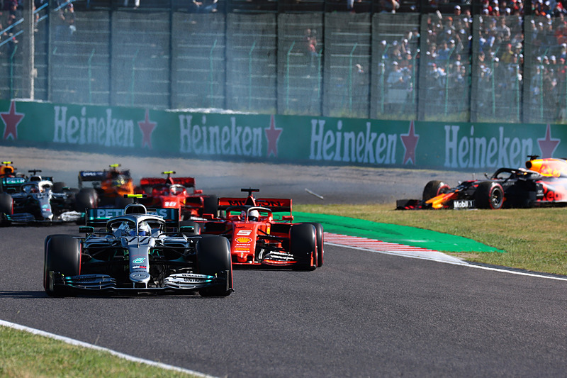 スタート後、2コーナーでアクシデント。ホンダ期待のフェルスタッペン選手がコースアウト