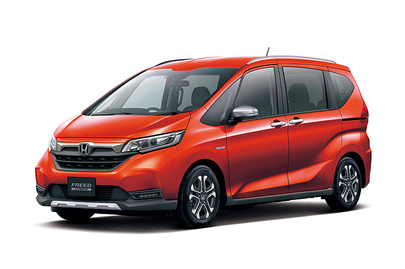 新色の「プレミアムクリスタルオレンジ・メタリックII」（5万5000円高）