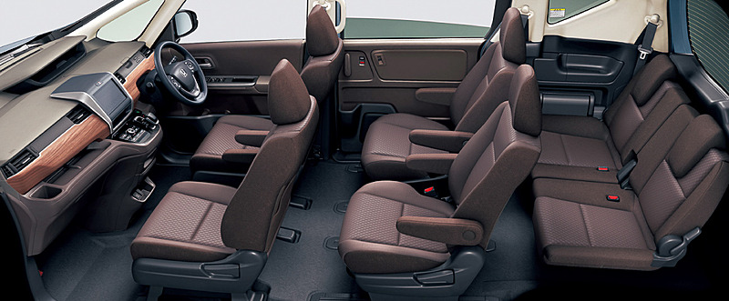 フリード HYBRID G Honda SENSINGのインテリア。2列目シートは6人乗りのキャプテンシートと7人乗りのベンチシートの2種類を設定