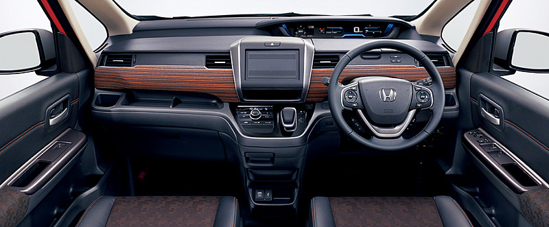 フリード HYBRID CROSSTAR Honda SENSINGのインテリア。フリードのクロスターは全車2列目キャプテンシートの6人乗り