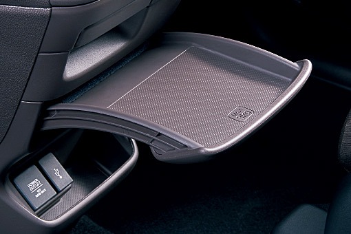 車内の収納スペースは豊富に用意されている