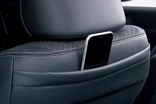 車内の収納スペースは豊富に用意されている