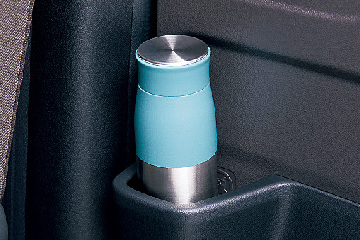 車内の収納スペースは豊富に用意されている