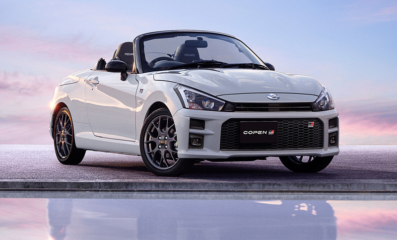 “第4のコペン”に位置付けられるコペン GR SPORT。ボディサイズは3395×1475×1280mm、ホイールベースは2230mm。車両重量はCVT車が870kg、5速MT車が850kg