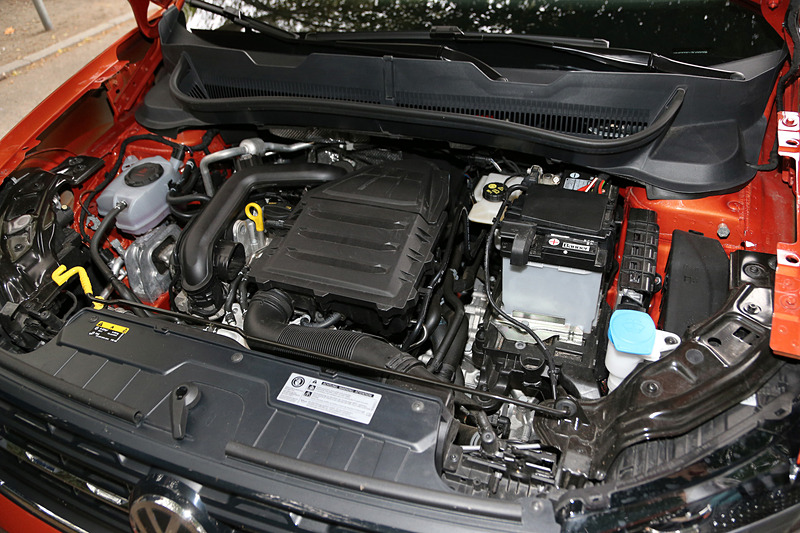 搭載する直列3気筒1.0リッター直噴ターボエンジンは、最高出力85kW（115PS）/5500rpm、最大トルク200Nm/2000-3500rpmを発生。トランスミッションは7速DSG