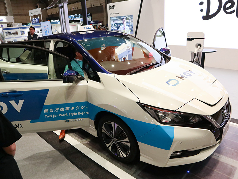 クルマは日産自動車「リーフ」で、6kW普通充電器も展示した