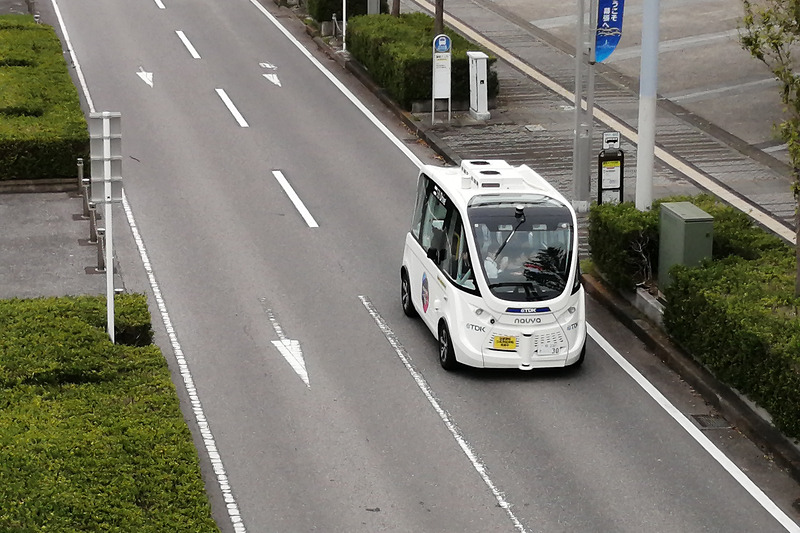 自動運転でゆっくり走る