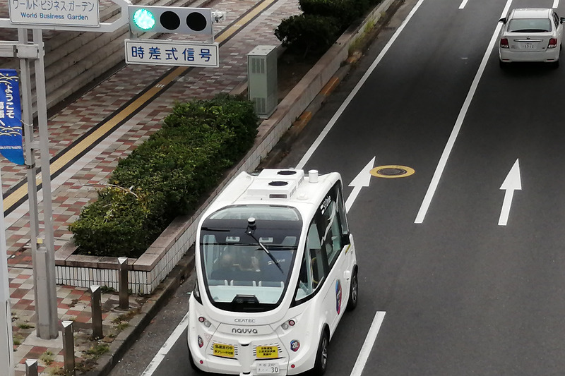 信号にも従って走行する