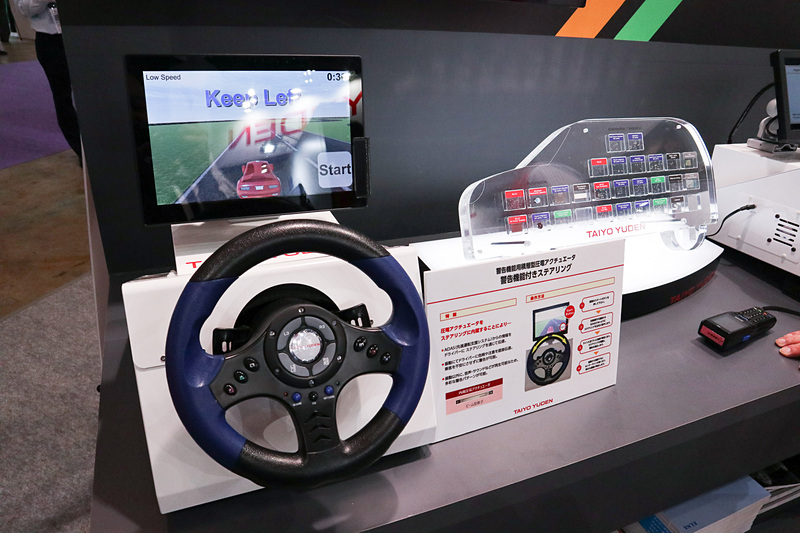 圧電アクチュエータによる振動で警告を出すステアリング。まだ採用例はないが、車線逸脱警告では音や表示よりも直接ステアリングを振動させる方がドライバーに分かりやすい警告が可能