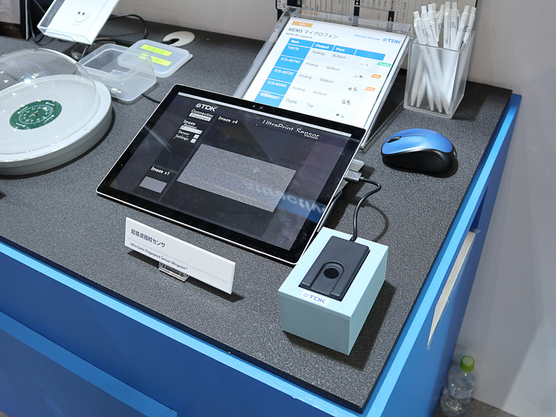 また、超音波指紋センサーも展示。スマートフォンなどでは静電容量式が多いが、超音波式は指の奥まで検出できる可能性があり、動作の確実性やセキュリティ面などで普及が期待される。クルマでは車両のディスプレイに内蔵してドライバーの認証などに応用できるという
