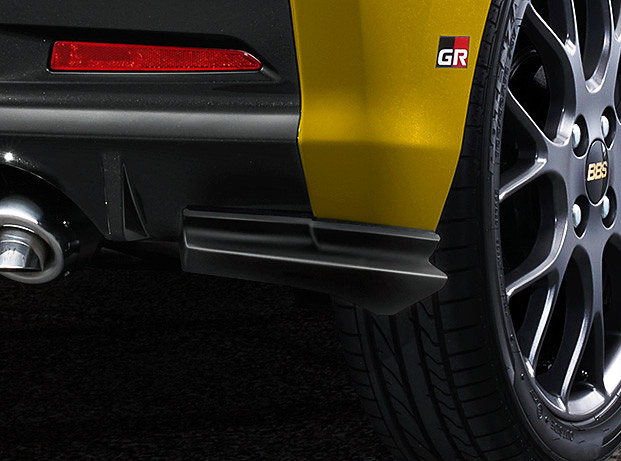 「GRリヤサイドスポイラー」（4万3000円）