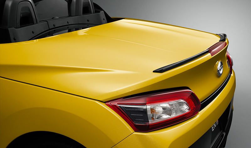 「GRリヤトランクスポイラー」（2万円）