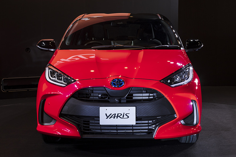 撮影車両はHYBRID G。ボディカラーはコーラルクリスタルシャイン/ブラックの2トーン