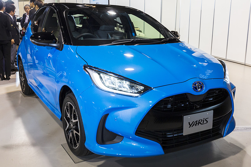 撮影車両はHYBRID Zの4WD。ボディカラーはシアンメタリック/ブラックの2トーン