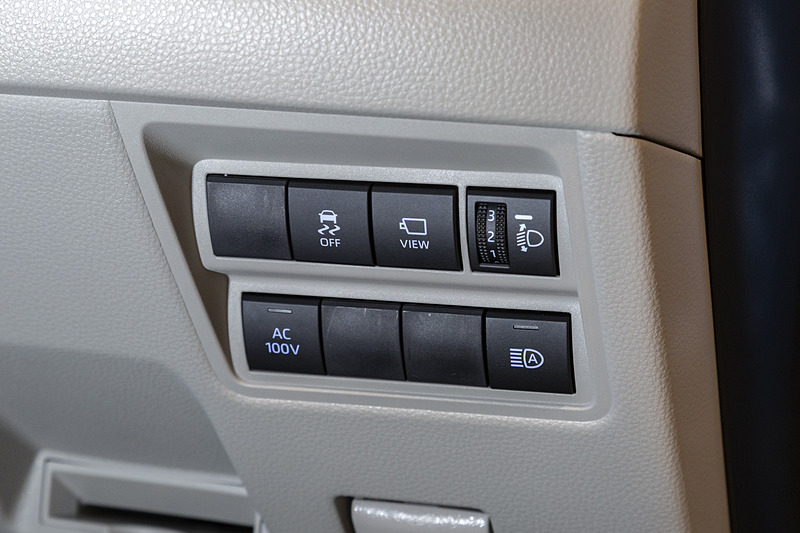 使用時にはステアリングコラム右側のスイッチをONにする