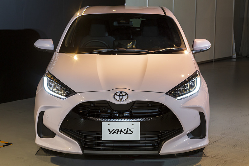 撮影車両はZ。ボディカラーはアイスピンクメタリック