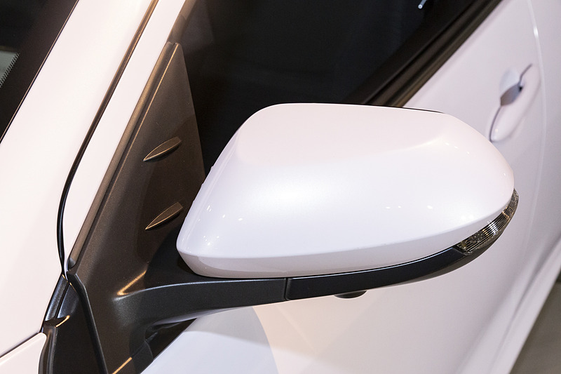 エアロスタビライジングフィンをドアミラー基部とリアコンビネーションランプに設置