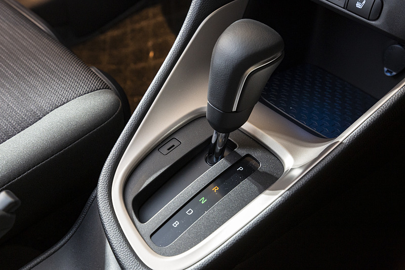 シフトセレクターはハイブリッド車と同じ