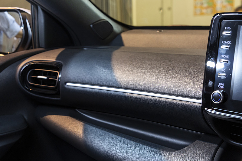 インパネ上部をソフトパッドとして質感と触感を向上