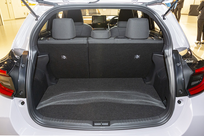 ラゲッジスペースはデッキボードによってスペースのアレンジが可能