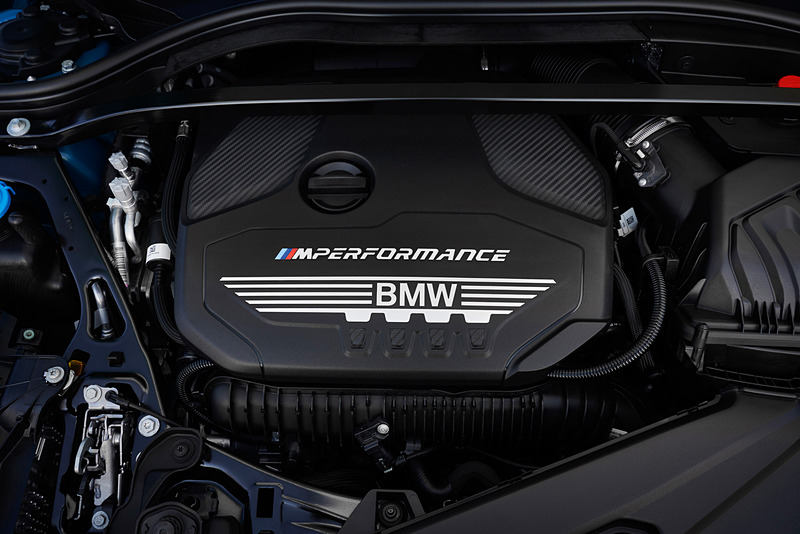 最高出力225kW（306HP）を発生する直列4気筒エンジンを搭載するM235i xDrive。BMWの前輪駆動アーキテクチャにより、ヨーモーメント分配システム「BMW Performance Control」といった技術を採用している