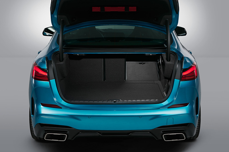 M235i xDriveのラゲッジスペース