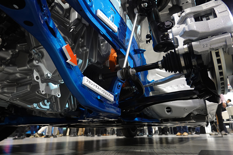 マルチロードパスを下から。この下のメンバがクワガタ状になっているので、「クワガタサスメン」と呼ばれている