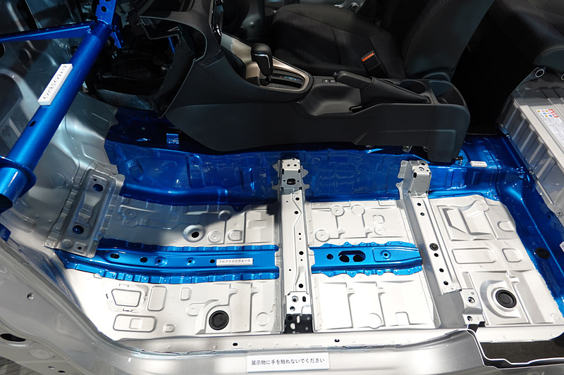 コクピット部。主要なところにハイテンが使われている