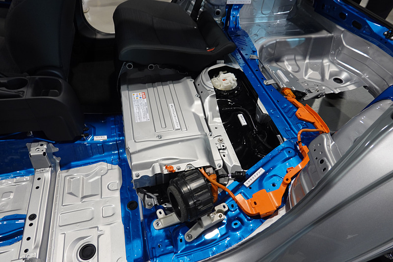 リアシート下部まわりから、ラゲッジへかけて