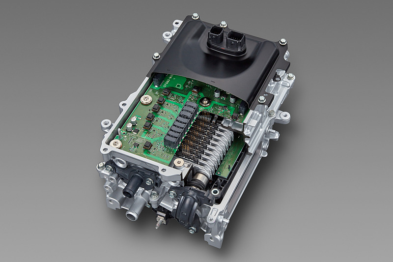 高出力DC-DCコンバーターで高効率化を図ったPCU（パワーコントロールユニット）