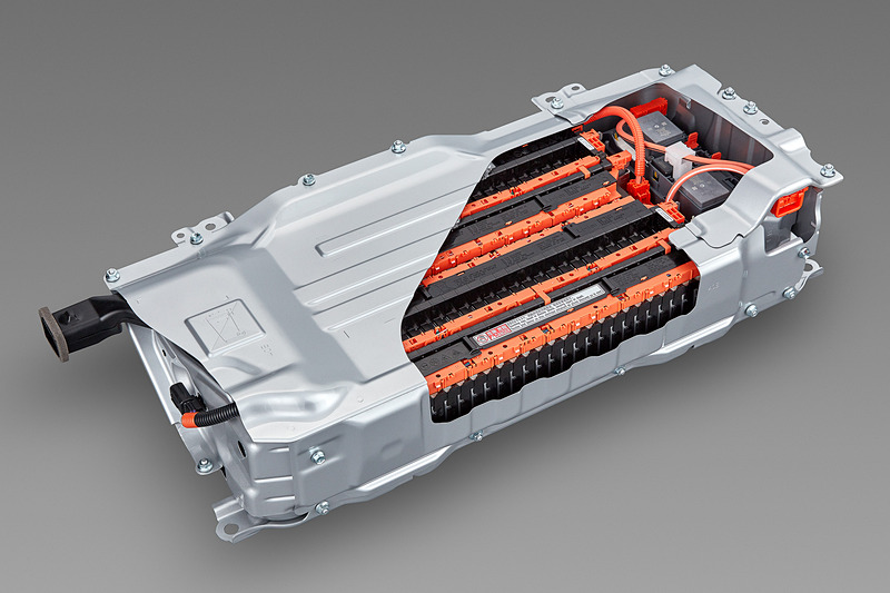 リチウムイオンセルの採用で充電量、放電量を拡大した駆動用バッテリー
