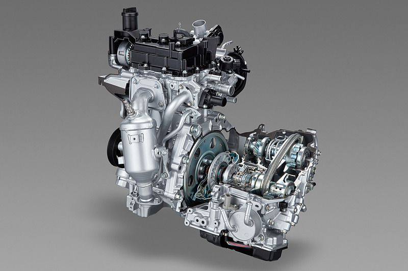 「1KR」型エンジンも軽量化やCVTの変速比幅拡大などの改良が施されている