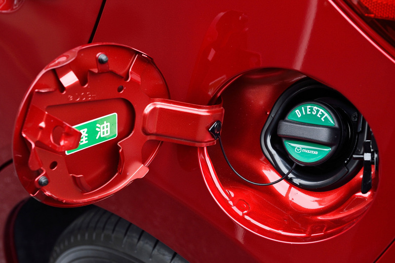 ディーゼルモデルの給油口。これならばガソリンスタンドで間違えられることもないだろう