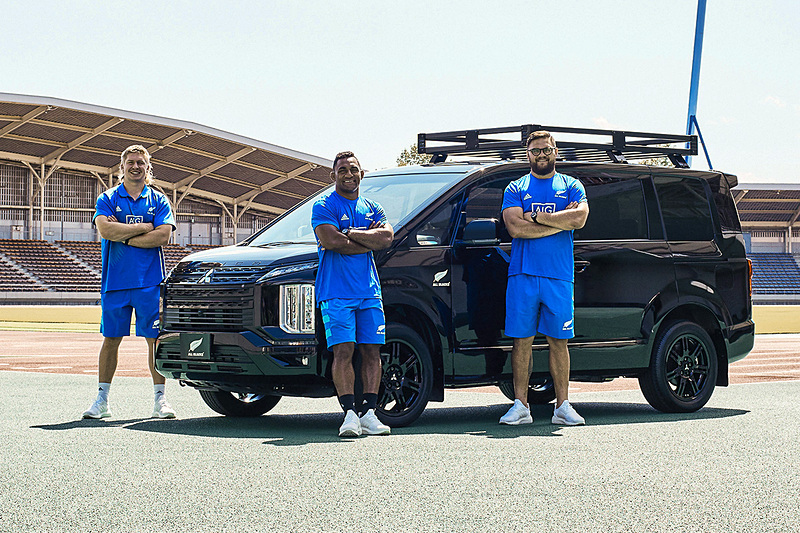 ラグビーニュージーランド代表チーム「ALL BLACKS」公認の特別仕様車「ALL BLACKS Edition」を「デリカD：5」「アウトランダーPHEV」の2車種に設定