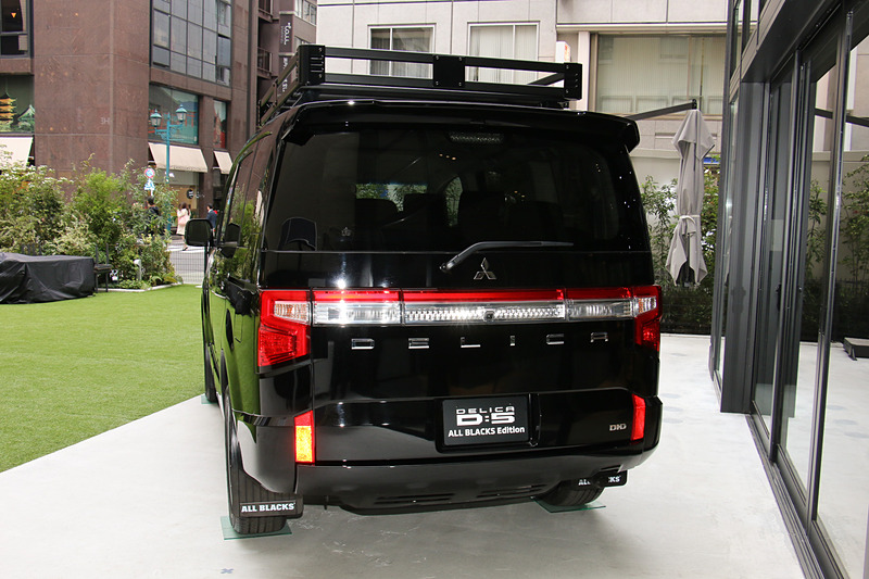 デリカD：5 ALL BLACKS Edition