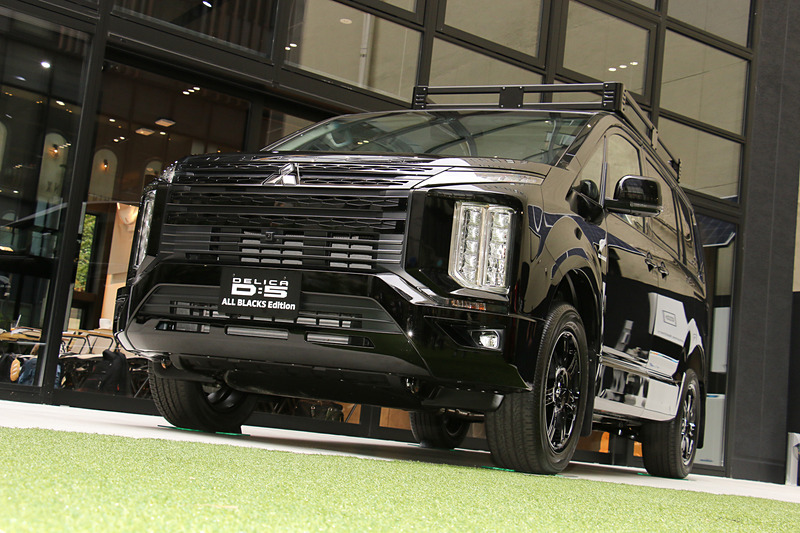 撮影車両は専用パッケージディーラーオプション「ALL BLACKS Complete Package」に加え、“推奨オプション”などもフル装備している