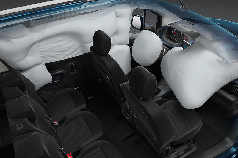 エアバッグを装備