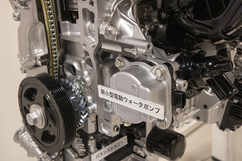 M15Aは電動ウォーターポンプを採用。1KRは従来型のベルト駆動ポンプだ