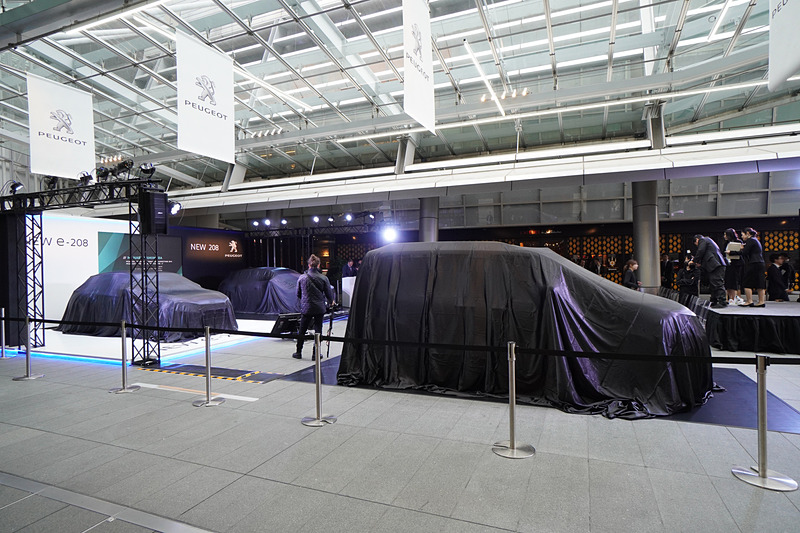 アンベールを待つ3台