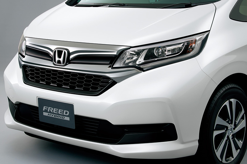 「フロントグリル」（クロームメッキ）